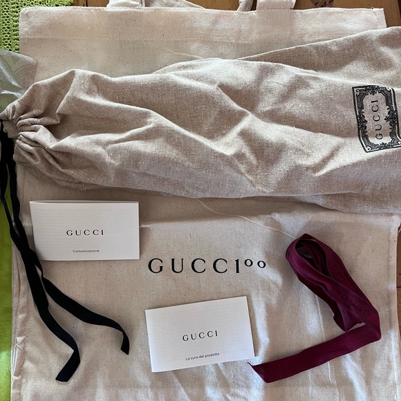 Gucci Small Green Shoe Box with dust bags, tote, tissue, ribbon and care books - Picture 2 of 8